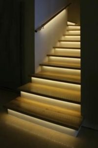Подсветка лестницы при помощи светодиодной ленты